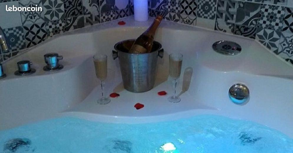 Ecrin D' Amour Suite Romantique Avec Jacuzzi Castels Exteriör bild